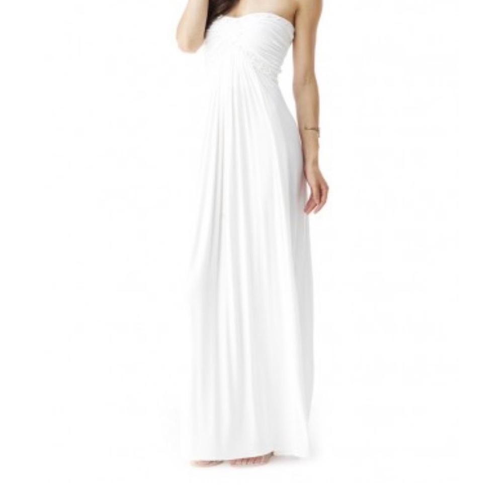 SKY TARLACH MAXI DRESS
Medium size, NEW strapless maxi.
93% Rayon 7% Spandex